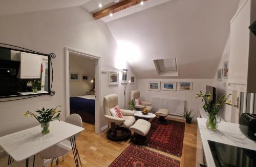 Maenporth Apartment | Blue Hills Luxury Apartment, Bay Front with Parking