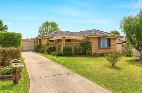 Nowra House | Blue Horizon House with Private Pool. Pet Friendly