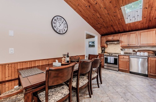 Lion's Head Cottage | Blue Horizon: Sauna Retreat near Isthmus Bay and just a short drive to the National Park.