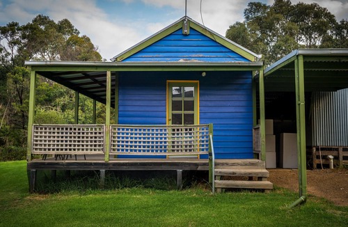 Mount Cole Cabin | Blue House at Mountainside Wines