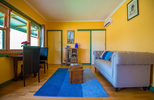 Mount Cole Cabin | Blue House at Mountainside Wines