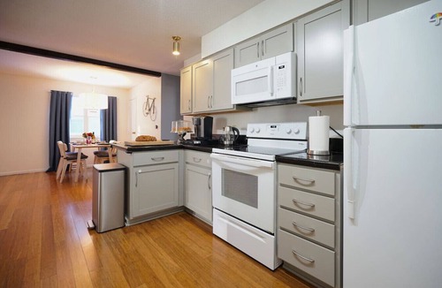 Sioux Falls House | Blue House Cozy Getaway