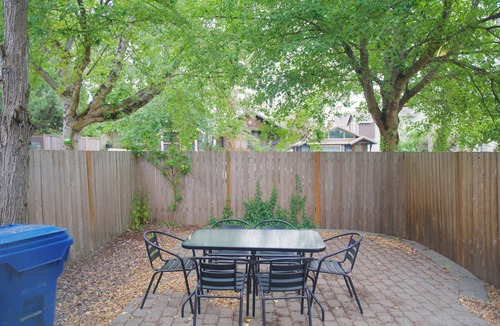 Mann House | Blue House in Central District