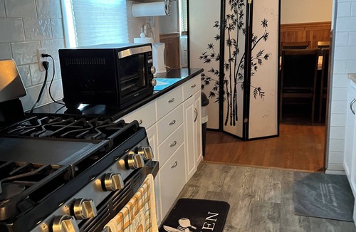 Lake Andes House | Blue house Lake Andes Large yard.- Sleeps 7 Privacy secure for Boats.