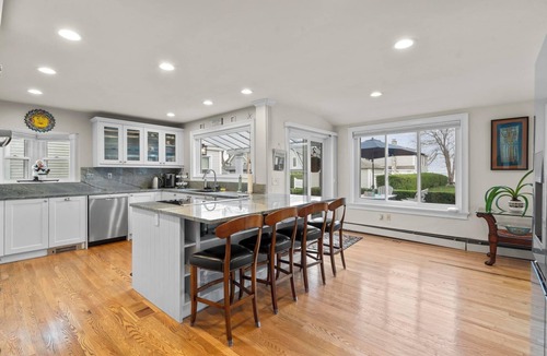 Westbrook Center House | Blue House - Steps from the Beach