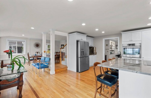 Westbrook Center House | Blue House - Steps from the Beach