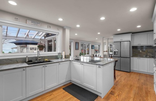 Westbrook Center House | Blue House - Steps from the Beach