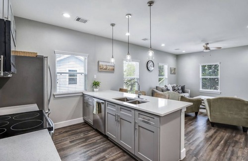 Clear Lake Shores Apartment | Blue Ivory: Central Haven