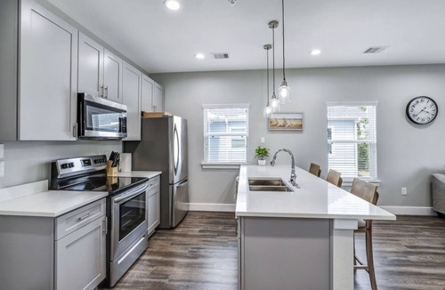 Clear Lake Shores Apartment | Blue Ivory: Central Haven