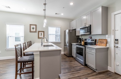 Clear Lake Shores Apartment | Blue Ivory: Kemah Retreat (2B)