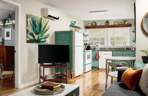 Chattanooga House | Blue Ivy: Cottage w/Modern Charm, 1 Mile to Ruby Falls