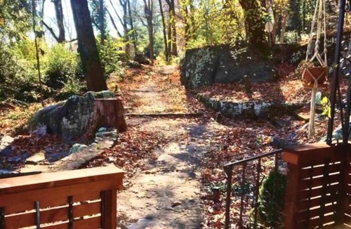 Chattanooga House | Blue Ivy: Cottage w/Modern Charm, 1 Mile to Ruby Falls
