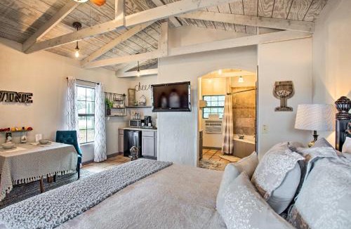 Pittsburg Apartment | Blue Jay Cottage - Pittsburg Studio on Winery!