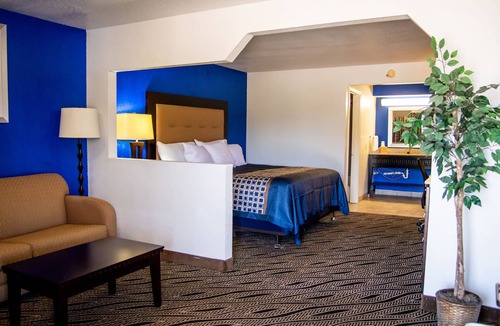 Sallisaw Hotel | Blue Jay Inn and Suites
