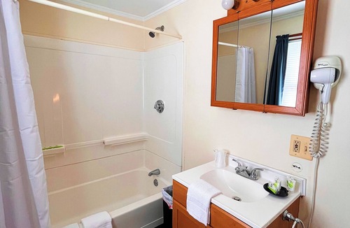Hampton Hotel | Blue Jay Motel