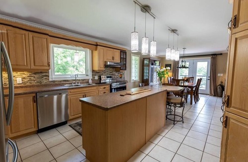 Monetville Cottage | Blue Jays Paradise: Lake Front Cottage