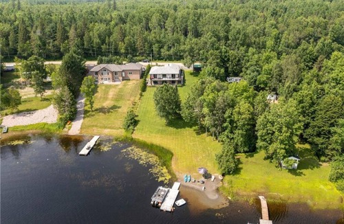 Monetville Cottage | Blue Jays Paradise: Lake Front Cottage