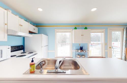 Boothbay Harbor House | Blue Lagoon Escape A&B