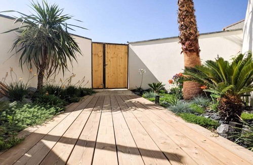 Colombiers House | Blue Lagoon