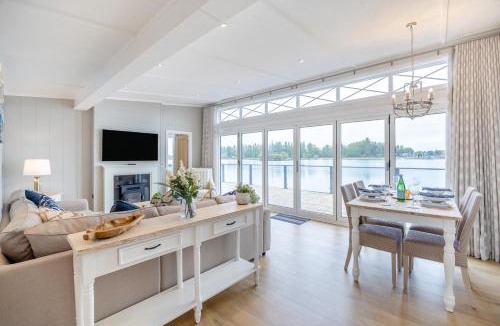 Frognall House | Blue Lagoon