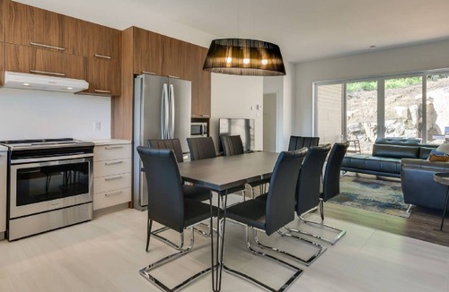 La Conception Ski Chalet | BLUE LILY - 4 bedrooms - sleeps 8