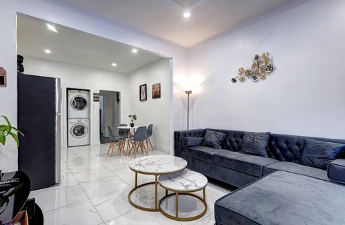 De Lorimier Apartment | Blue Lounge - Lafontaine Park - Downtown