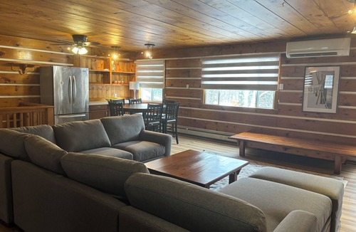 The Blue Mountains Ski Chalet | Blue Mountain Chalet (7 Bedrooms, Sleeps 15 Fully air-conditioned throughout .