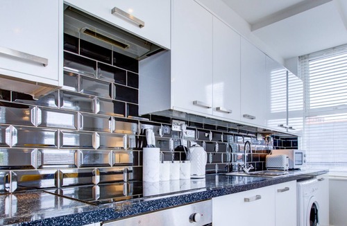 Sutton Central Apartment | Blue Moon, 1 Bed High Street