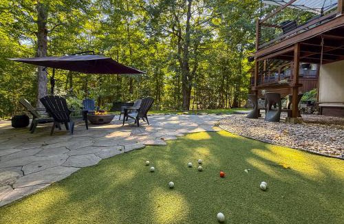 Prevost Ski Chalet | Blue Moon Cozy, Hot Tub, Close to Everything