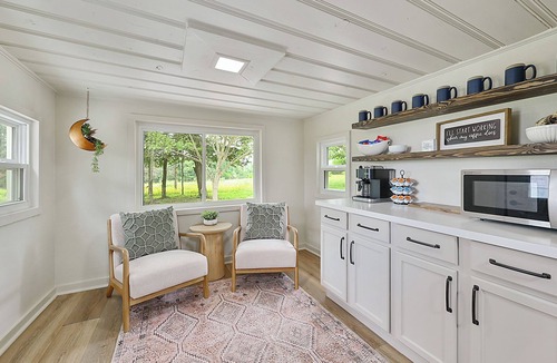 Wellborn Cottage | Blue Moon - Cozy Country Cottage - Just Minutes From Texas A&M!