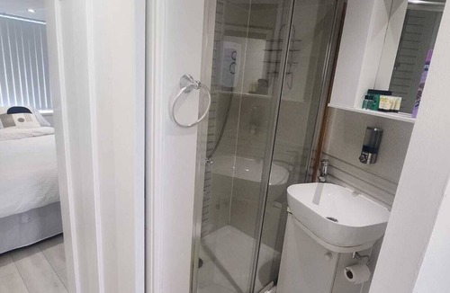 Cradley House | Blue Moon Ensuite