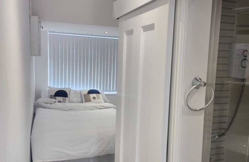 Cradley House | Blue Moon Ensuite