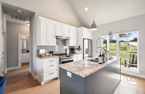 Graford House | Blue Moon PK 4/3 home in Hells Gate, Water Access w POOL & Hot Tub