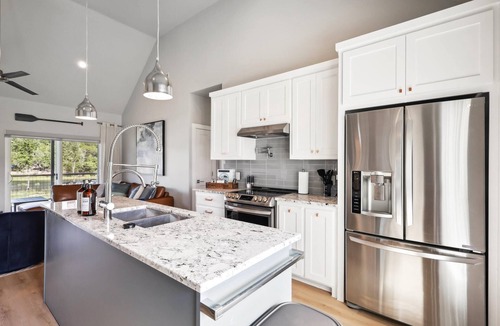 Graford House | Blue Moon PK 4/3 home in Hells Gate, Water Access w POOL & Hot Tub