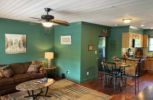 Clayton Apartment | Blue Moon Vacation Rentals Downtown Clayton