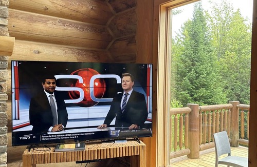 Fiddler Lake Resort Ski Chalet | Blue Moose Private pool, spa & lake access