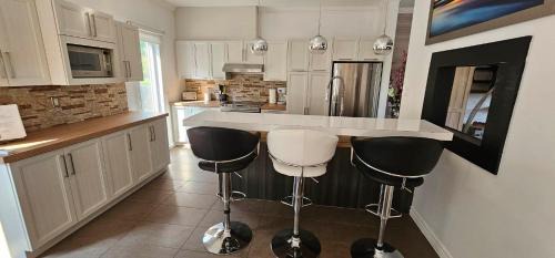 Saint-Brigitte-de-Laval House | Blue Mountain Retreat & Hot Tub