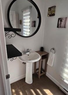 Saint-Brigitte-de-Laval House | Blue Mountain Retreat & Hot Tub