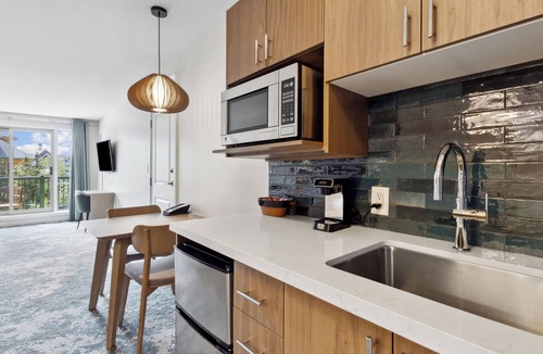 The Blue Mountains Hotel | Blue Mountain Resort Village Suites