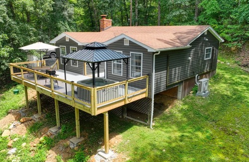 New Market House | Blue Mountain Cottage Retreat