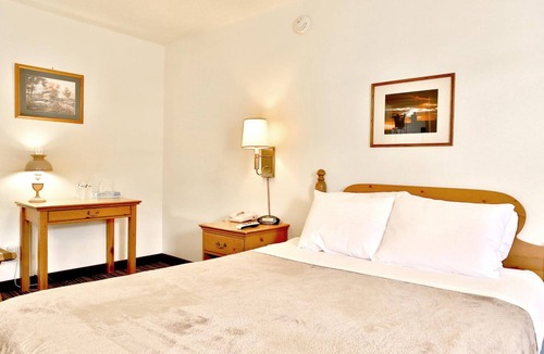 Dayton Hotel | Blue Mountain Hotel