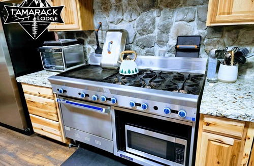 Weston Cabin | Blue Mountain Lodge with Hot Tub