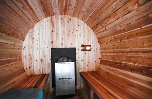 Meaford Ski Chalet | Blue Mountain ★ Ski ★ Sauna ★ Fire Pit ★ Hot tub