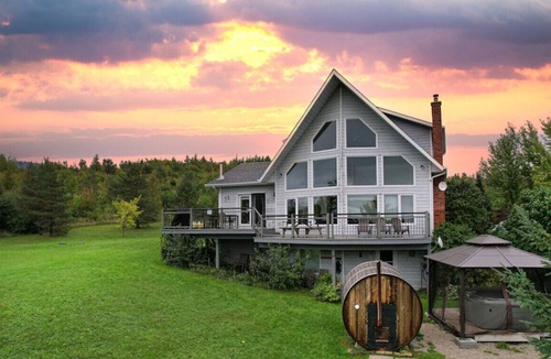 Meaford Ski Chalet | Blue Mountain ★ Ski ★ Sauna ★ Fire Pit ★ Hot tub