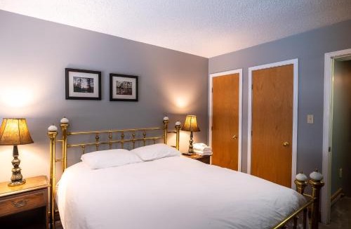 The Blue Mountains Apartment | Blue Mountain Slopeside Chalet in Chateau Ridge