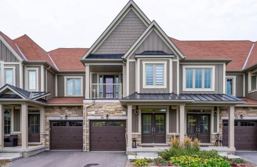 The Blue Mountains House | Blue Mountain Townhome - Patio Shuttle Trails