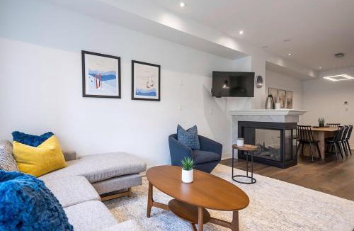 The Blue Mountains House | Blue Mountain Townhome - Patio Shuttle Trails