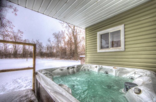 Collingwood Cottage | Blue Mountain VERY PRIVATE Cottage@Ski Hills/Hot Tub