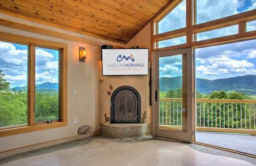 Clyde House | Blue Mountain View by Carolina Mornings | Fire Pit, Hot Tub🚣‍♂️+Biltmore Pass