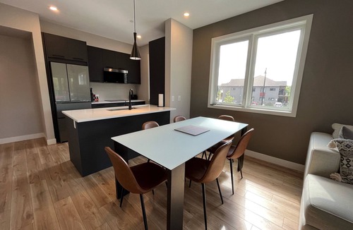 Glen Huron Condo | Blue Mountain Village Condo w/Pool - Steps from Scandinave!